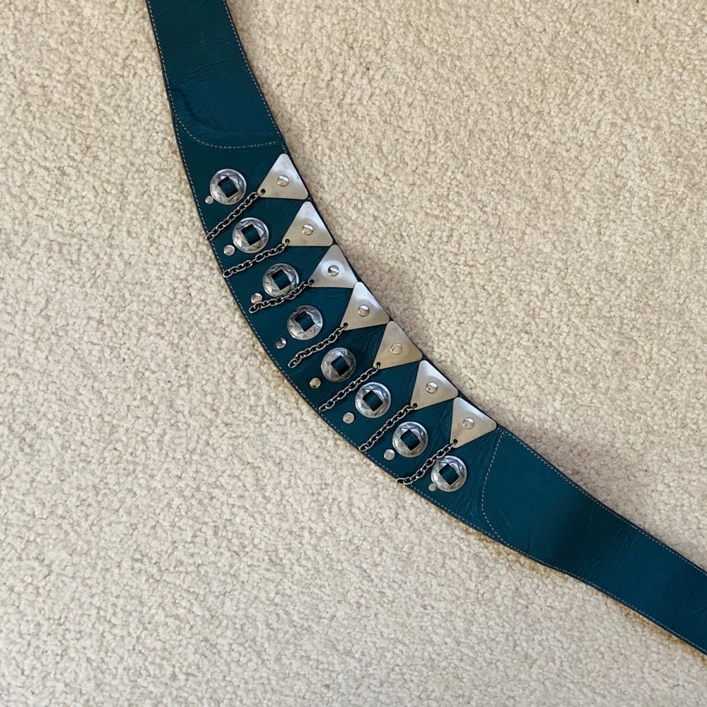 Leather belt with silver detail